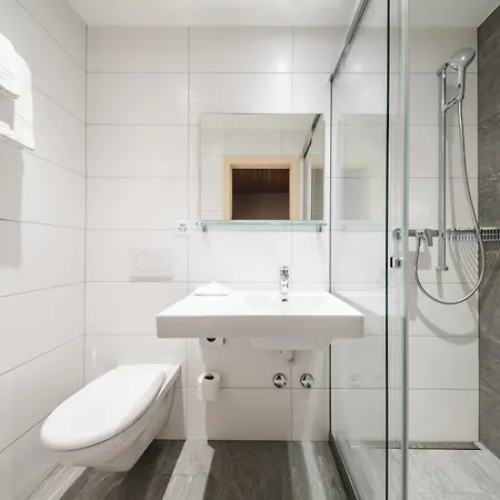 Quellenhof - Self Check-in & Adults Only מלון