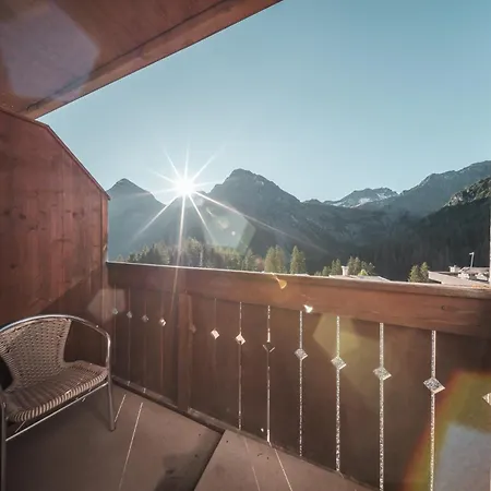 Hotel Quellenhof - Self Check-in & Adults Only Arosa